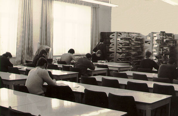 Blick in den ehemaligen Lesesaal im Hauptgebäude der Hochschule